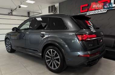 Внедорожник / Кроссовер Audi Q7 2021 в 