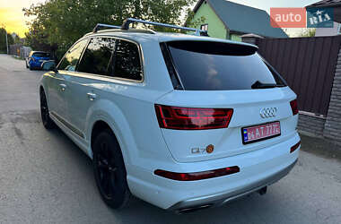 Внедорожник / Кроссовер Audi Q7 2017 в 