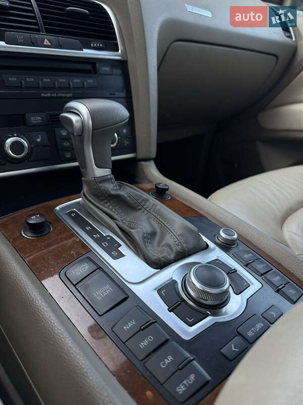 Позашляховик / Кросовер Audi Q7 2009 в Ужгороді