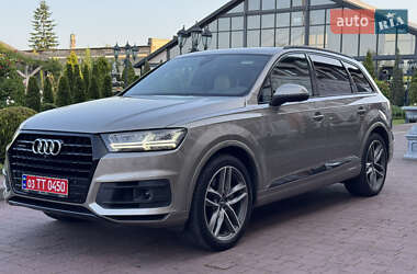 Позашляховик / Кросовер Audi Q7 2017 в 