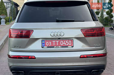 Позашляховик / Кросовер Audi Q7 2017 в 