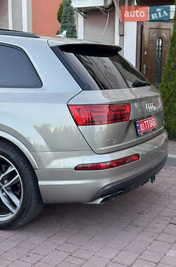 Позашляховик / Кросовер Audi Q7 2017 в 