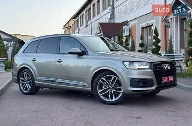 Позашляховик / Кросовер Audi Q7 2017 в 