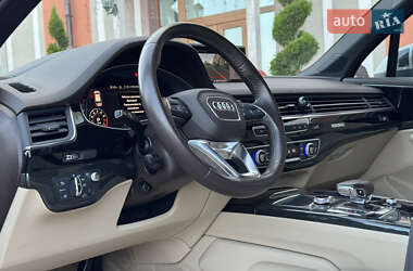 Позашляховик / Кросовер Audi Q7 2017 в 
