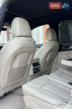 Позашляховик / Кросовер Audi Q7 2017 в 