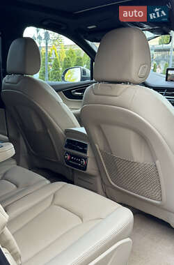 Позашляховик / Кросовер Audi Q7 2017 в 