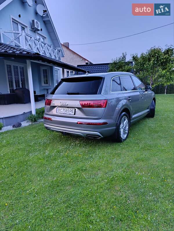 Внедорожник / Кроссовер Audi Q7 2017 в Хырове