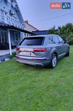 Внедорожник / Кроссовер Audi Q7 2017 в 