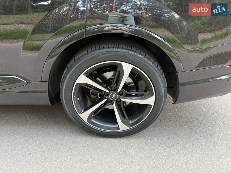 Внедорожник / Кроссовер Audi Q7 2019 в Киеве