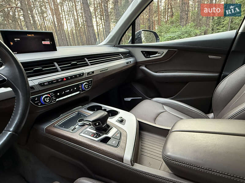 Внедорожник / Кроссовер Audi Q7 2019 в Киеве