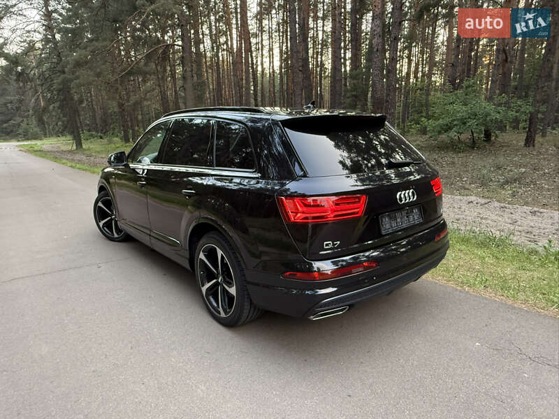 Внедорожник / Кроссовер Audi Q7 2019 в Киеве