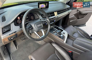 Внедорожник / Кроссовер Audi Q7 2015 в 