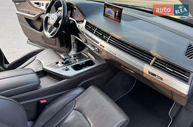 Внедорожник / Кроссовер Audi Q7 2015 в 