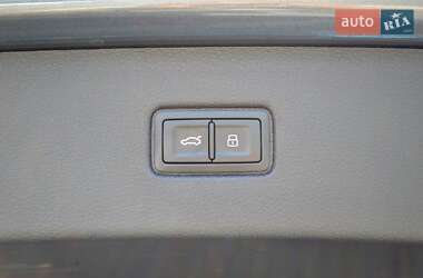 Позашляховик / Кросовер Audi Q7 2020 в 