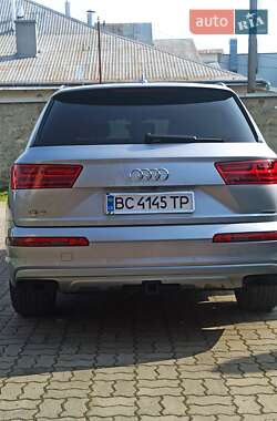 Позашляховик / Кросовер Audi Q7 2019 в 