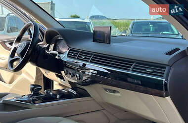 Внедорожник / Кроссовер Audi Q7 2016 в 