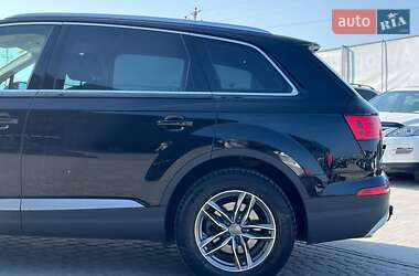 Внедорожник / Кроссовер Audi Q7 2016 в 