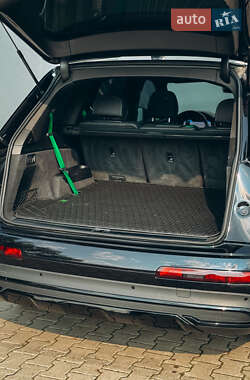 Внедорожник / Кроссовер Audi Q7 2020 в 