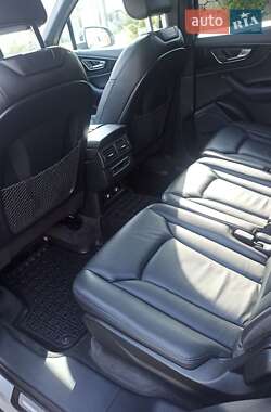 Позашляховик / Кросовер Audi Q7 2019 в 