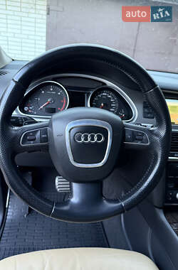 Позашляховик / Кросовер Audi Q7 2010 в 