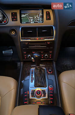 Позашляховик / Кросовер Audi Q7 2010 в 