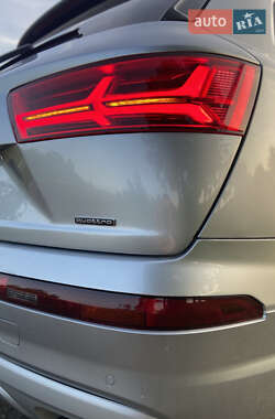 Внедорожник / Кроссовер Audi Q7 2016 в 