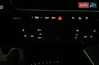 Внедорожник / Кроссовер Audi Q7 2016 в 
