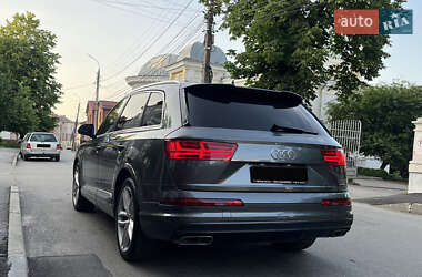Внедорожник / Кроссовер Audi Q7 2016 в 