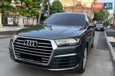 Внедорожник / Кроссовер Audi Q7 2016 в 