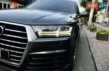 Внедорожник / Кроссовер Audi Q7 2016 в 