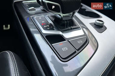 Внедорожник / Кроссовер Audi Q7 2016 в 