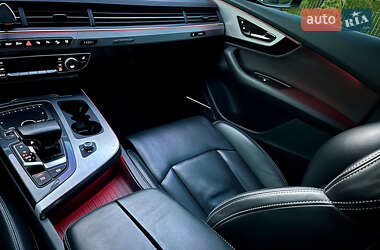 Внедорожник / Кроссовер Audi Q7 2016 в 