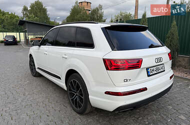 Внедорожник / Кроссовер Audi Q7 2016 в 