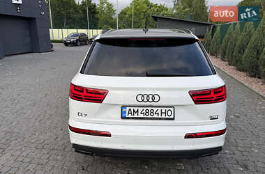 Внедорожник / Кроссовер Audi Q7 2016 в 
