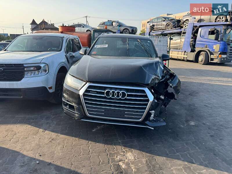 Позашляховик / Кросовер Audi Q7 2018 в 