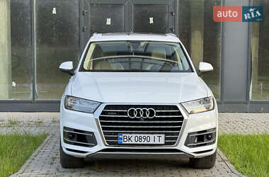 Позашляховик / Кросовер Audi Q7 2017 в Рівному
