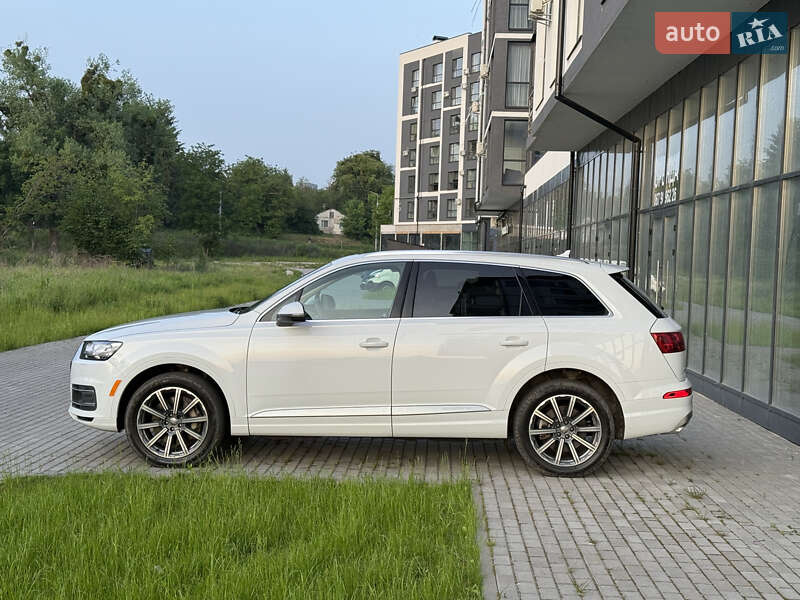 Позашляховик / Кросовер Audi Q7 2017 в Рівному