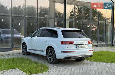 Внедорожник / Кроссовер Audi Q7 2017 в 