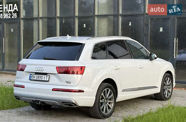Внедорожник / Кроссовер Audi Q7 2017 в 