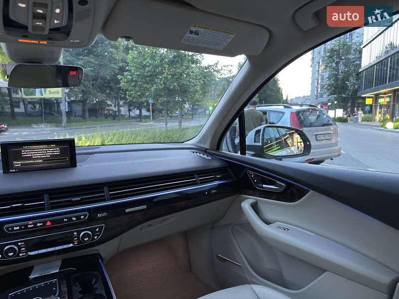 Позашляховик / Кросовер Audi Q7 2017 в Рівному
