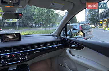 Внедорожник / Кроссовер Audi Q7 2017 в 