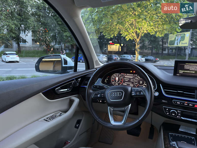 Позашляховик / Кросовер Audi Q7 2017 в Рівному