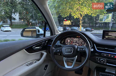 Внедорожник / Кроссовер Audi Q7 2017 в 