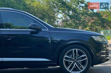 Внедорожник / Кроссовер Audi Q7 2016 в 