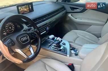Внедорожник / Кроссовер Audi Q7 2016 в 