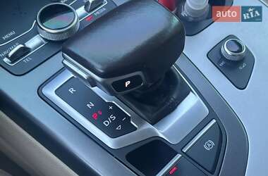 Внедорожник / Кроссовер Audi Q7 2016 в 