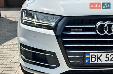 Позашляховик / Кросовер Audi Q7 2015 в 