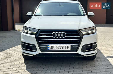 Позашляховик / Кросовер Audi Q7 2015 в 