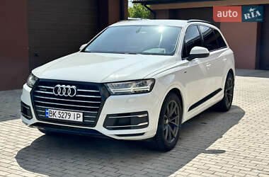 Позашляховик / Кросовер Audi Q7 2015 в 
