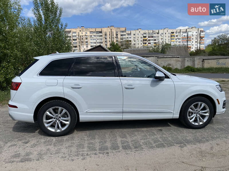 Позашляховик / Кросовер Audi Q7 2017 в Києві
